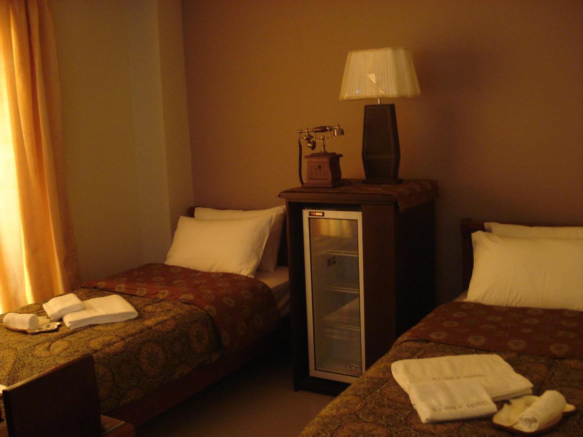 Acacio Golf Hotel Tacloban Buitenkant foto