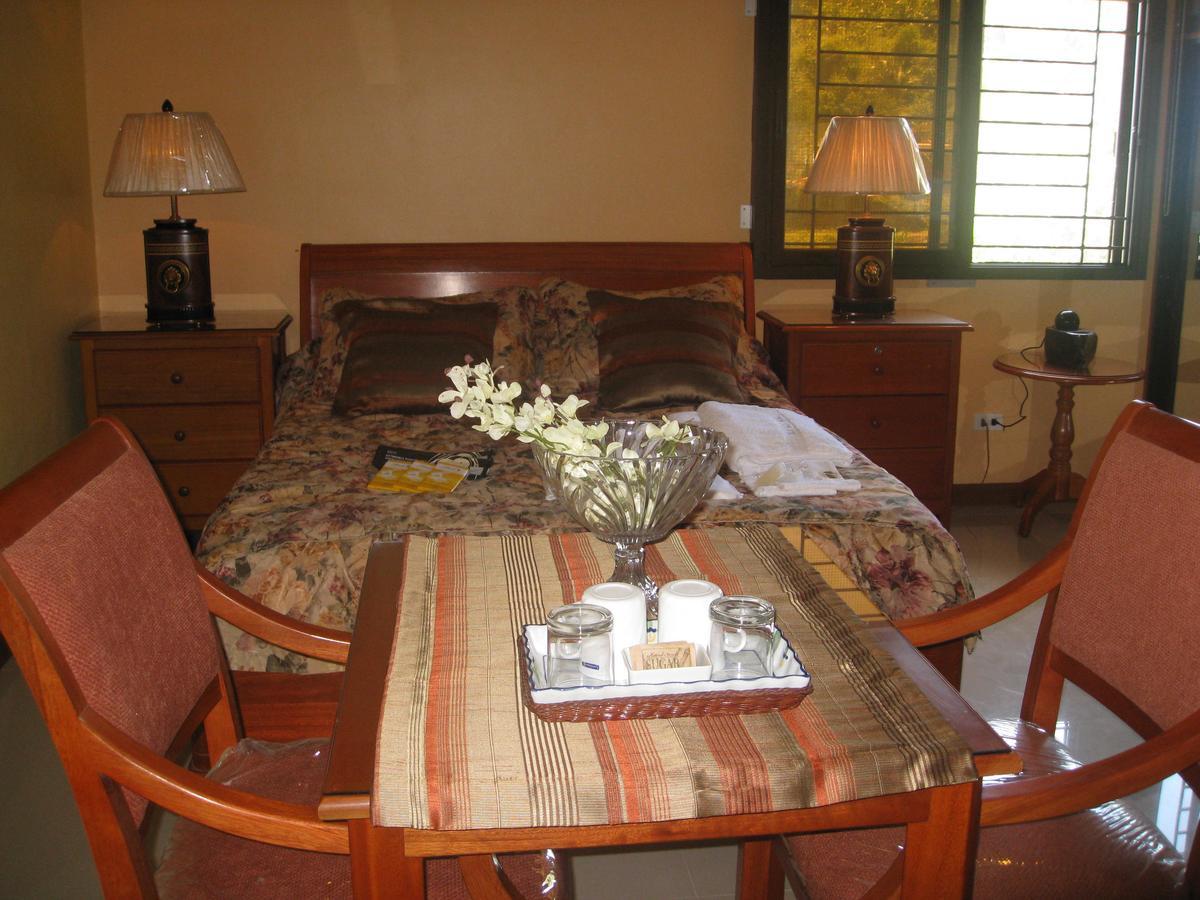 Acacio Golf Hotel Tacloban Buitenkant foto