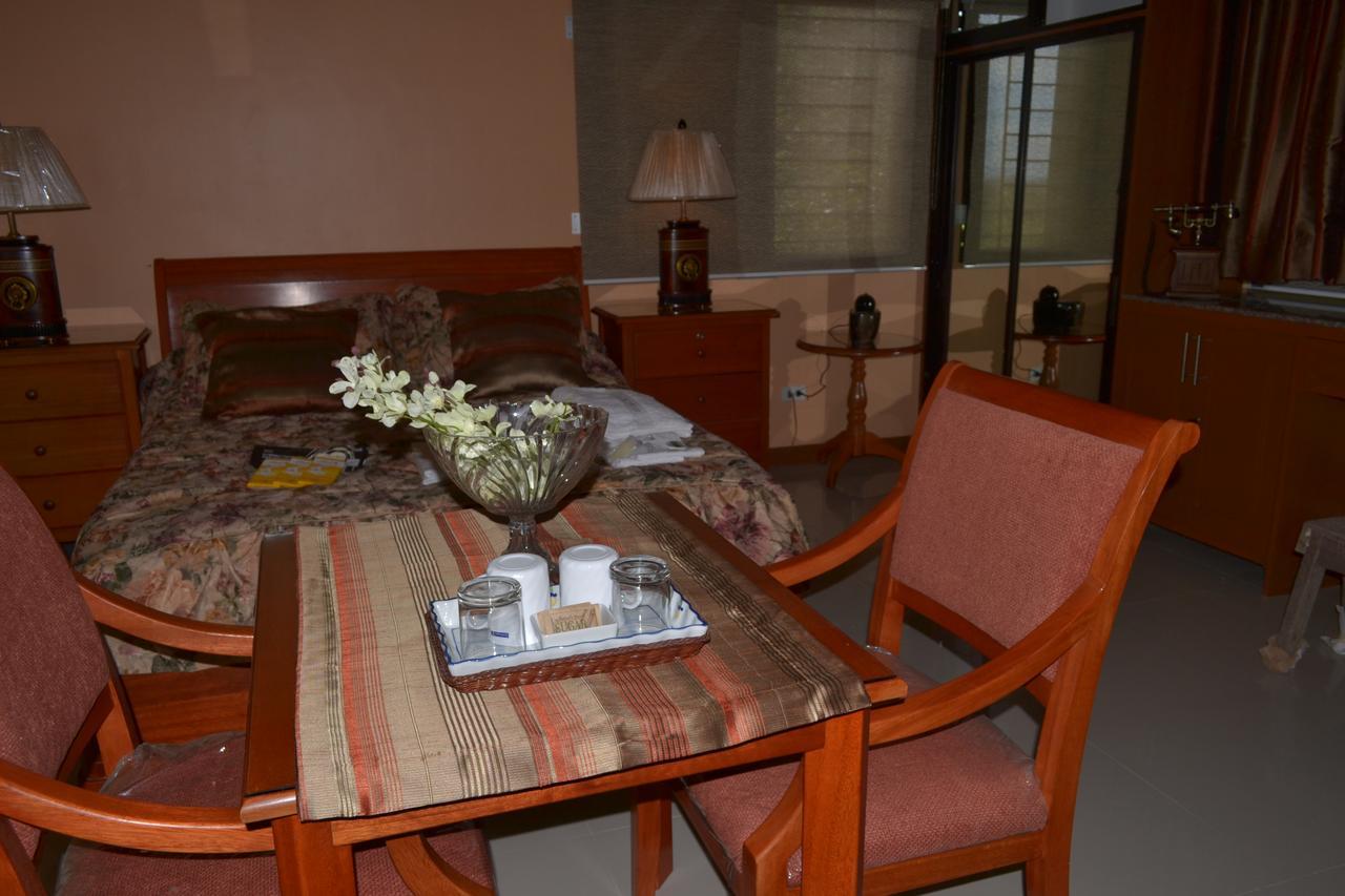 Acacio Golf Hotel Tacloban Buitenkant foto