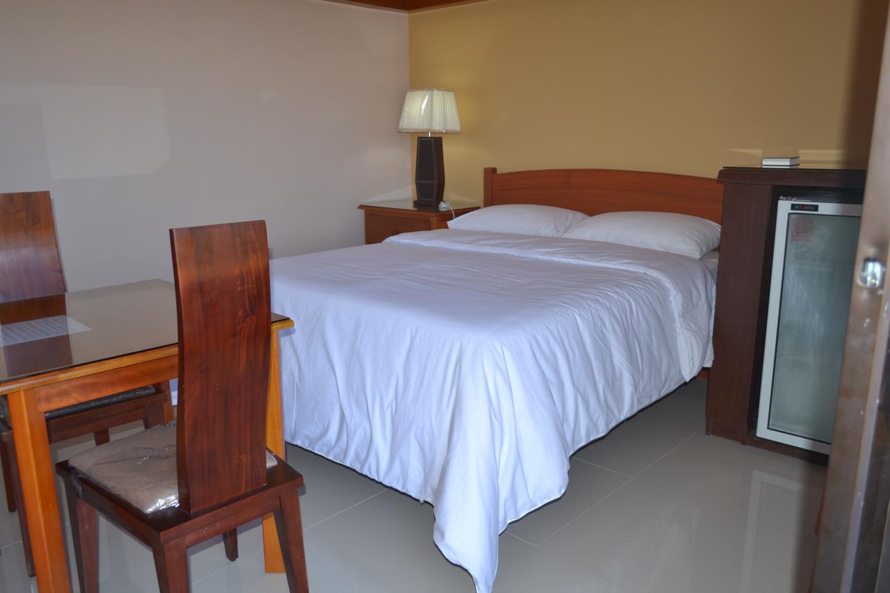 Acacio Golf Hotel Tacloban Buitenkant foto